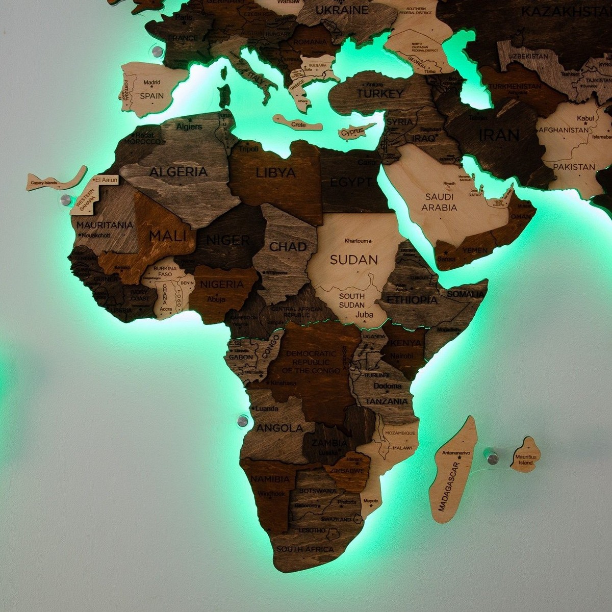 драўляныя карты свету са святлодыёднай падсветкай